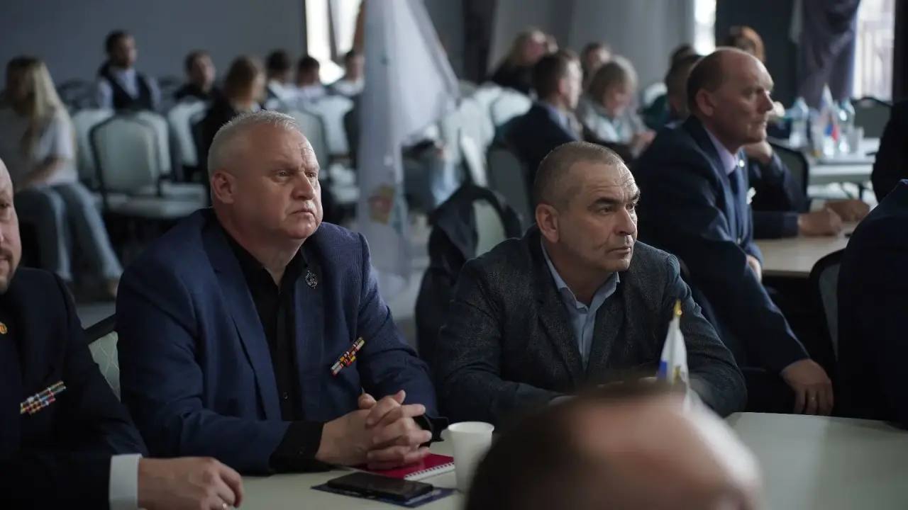 Денис Паслер поприветствовал участников межрегиональной встречи финалистов кадровых программ «Управленческие кадры Урала» и «Герои Южного Урала» Денис Паслер поприветствовал участников межрегиональной встречи финалистов кадровых программ «Управленческие кадры Урала» и «Герои Южного Урала»