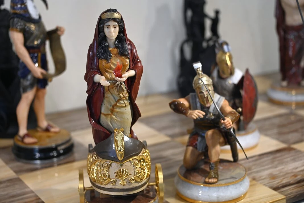 К юбилею в подарок – шикарный «Букет сирени»: проект «Легенды камня» в столице Урала завершается ярким сюрпризом К юбилею в подарок – шикарный «Букет сирени»: проект «Легенды камня» в столице Урала завершается ярким сюрпризом