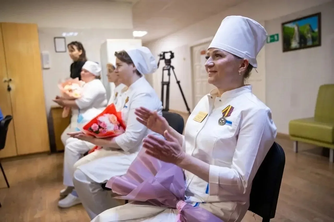 Статс-секретарь Минобороны Анна Цивилева посетила госпиталь в Екатеринбурге Статс-секретарь Минобороны Анна Цивилева посетила госпиталь в Екатеринбурге