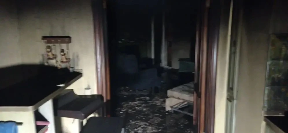 Ночью вспыхнула квартира в доме на улице Бажова в Екатеринбурге Ночью вспыхнула квартира в доме на улице Бажова в Екатеринбурге