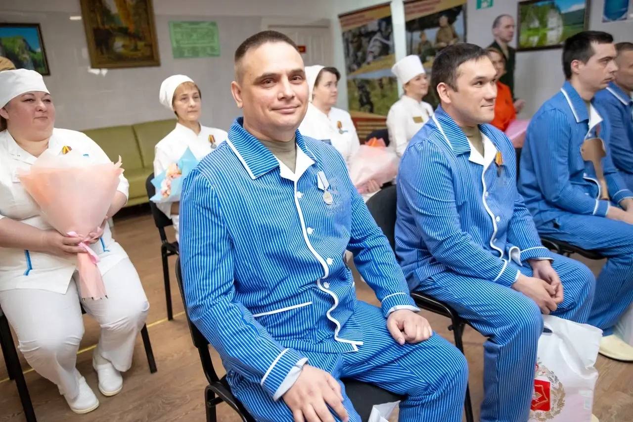 Денис Паслер: За внимание к нашим бойцам специальной военной операции благодарю статс-секретаря – заместителя Министра обороны РФ, председателя Государственного фонда «Защитники Отечества» Анну Евгеньевну Цивилеву Денис Паслер: За внимание к нашим бойцам специальной военной операции благодарю статс-секретаря – заместителя Министра обороны РФ, председателя Государственного фонда «Защитники Отечества» Анну Евгеньевну Цивилеву