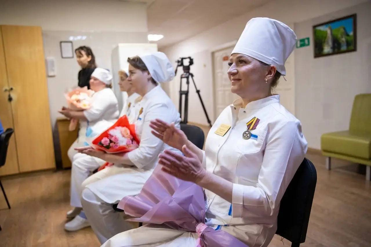 Денис Паслер: За внимание к нашим бойцам специальной военной операции благодарю статс-секретаря – заместителя Министра обороны РФ, председателя Государственного фонда «Защитники Отечества» Анну Евгеньевну Цивилеву Денис Паслер: За внимание к нашим бойцам специальной военной операции благодарю статс-секретаря – заместителя Министра обороны РФ, председателя Государственного фонда «Защитники Отечества» Анну Евгеньевну Цивилеву