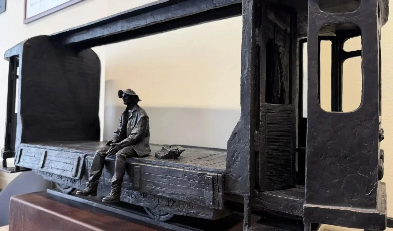 В Екатеринбурге подготовили мини-копию памятника режиссеру Алексею Балабанову