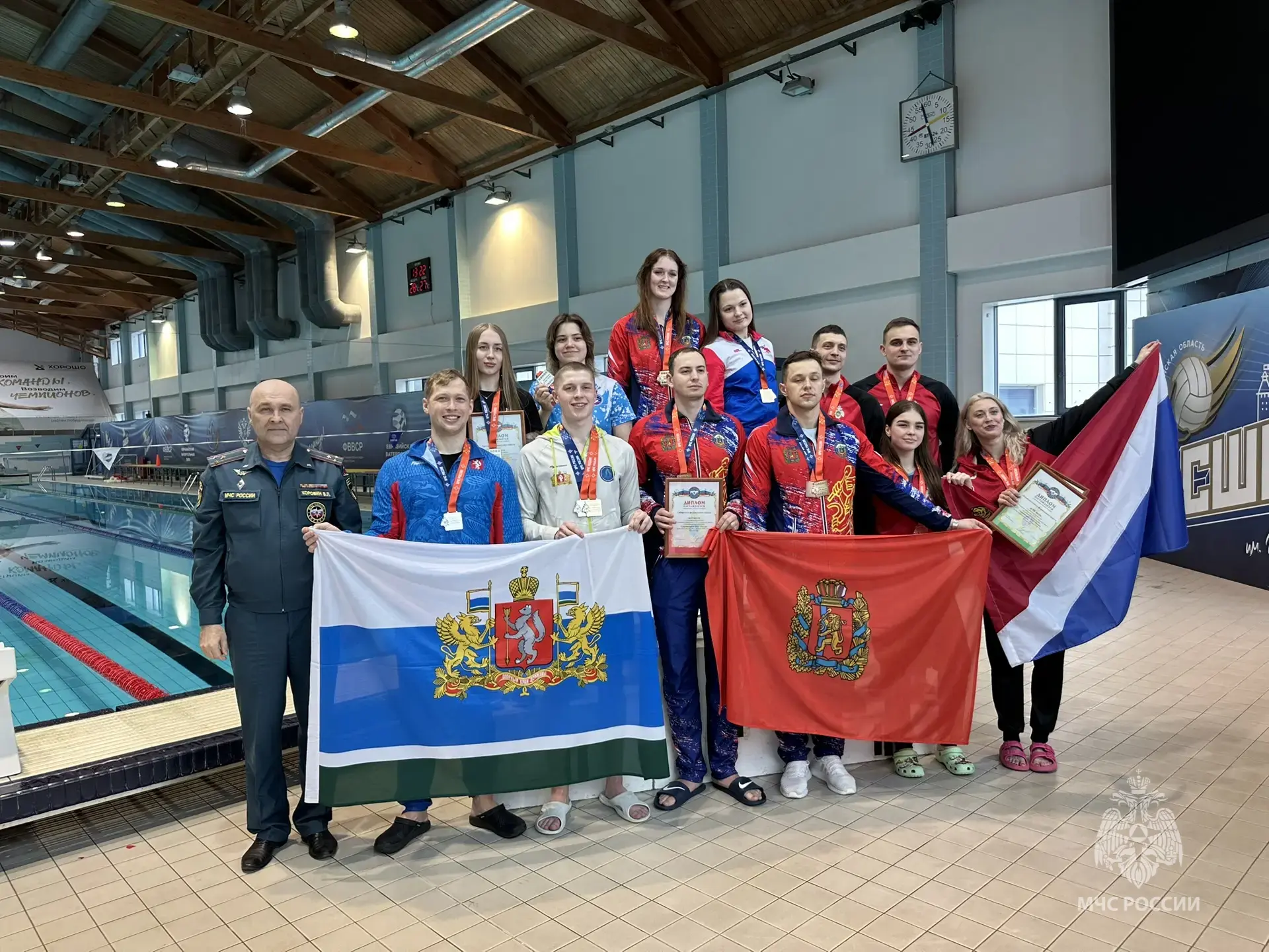 Серебро на кубке МЧС России: Свердловские спасатели-пловцы покорили всероссийский пьедестал Серебро на кубке МЧС России: Свердловские спасатели-пловцы покорили всероссийский пьедестал