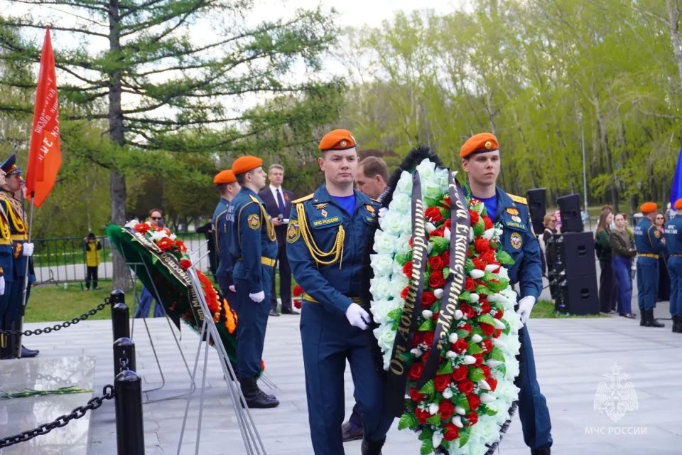 Свердловские огнеборцы почтили память воинов-спортсменов Урала Свердловские огнеборцы почтили память воинов-спортсменов Урала