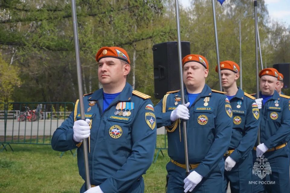 Свердловские огнеборцы почтили память воинов-спортсменов Урала Свердловские огнеборцы почтили память воинов-спортсменов Урала