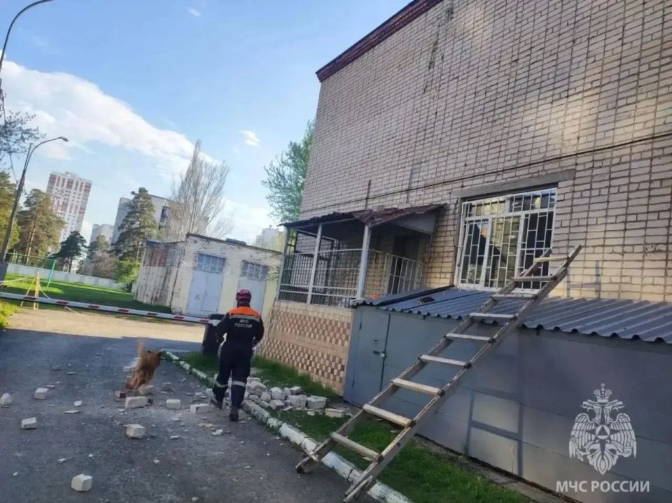 В МЧС рассказали подробности обрушения кровли в колледже на улице Умельцев