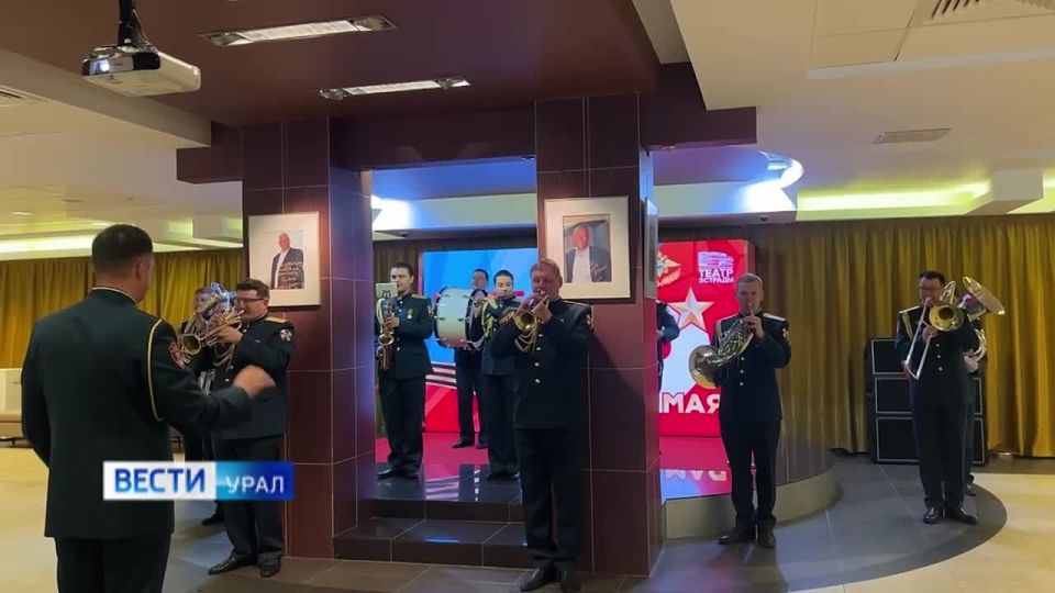 Песни Дня Победы уже звучат в Екатеринбурге В театре Эстрады в честь 9 мая прошёл благотворительный концерт для детей сотрудников силовых ведомств и воспитанников детдомов