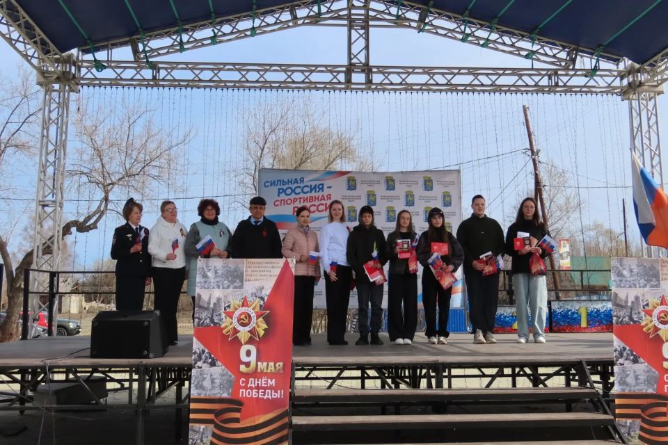 В преддверии Дня Победы состоялось торжественное вручение паспортов 14-летним гражданам в Свердловской области В преддверии Дня Победы состоялось торжественное вручение паспортов 14-летним гражданам в Свердловской области