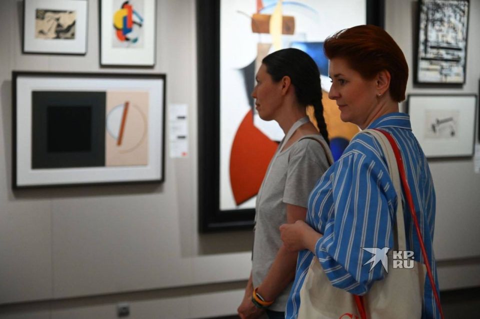 Екатеринбуржцы заполонили музеи Екатеринбуржцы заполонили музеи