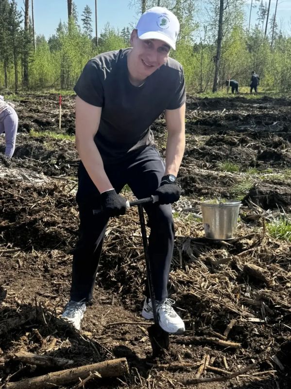 Сотрудники прокуратуры Свердловской области приняли участие в международной акции «Сад памяти» Сотрудники прокуратуры Свердловской области приняли участие в международной акции «Сад памяти»