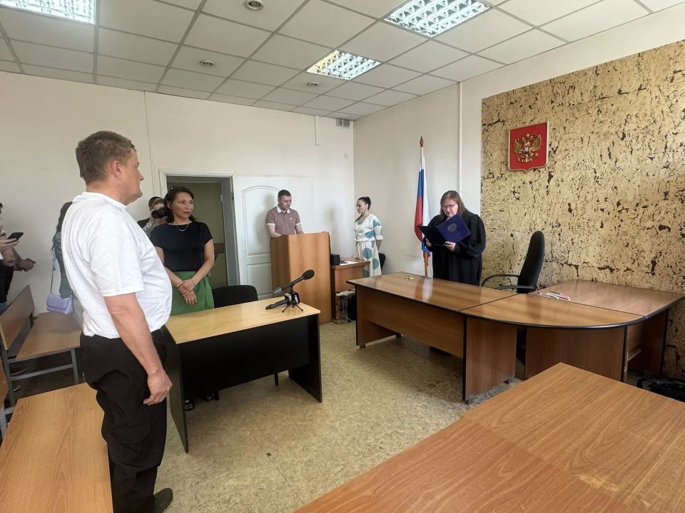 В Екатеринбурге местный житель осужден за похищение из автомобиля несовершеннолетней девочки в Октябрьском районе города В Екатеринбурге местный житель осужден за похищение из автомобиля несовершеннолетней девочки в Октябрьском районе города