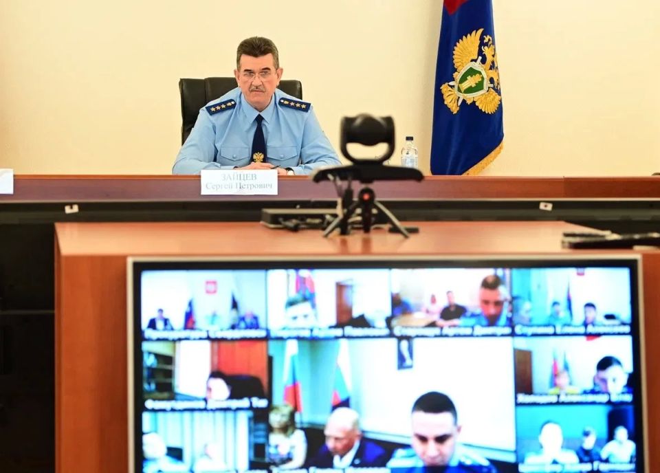 Заместитель Генпрокурора России Сергей Зайцев провел личный прием жителей Свердловской области по вопросам состояния законности в жилищно-коммунальной сфере Заместитель Генпрокурора России Сергей Зайцев провел личный прием жителей Свердловской области по вопросам состояния законности в жилищно-коммунальной сфере