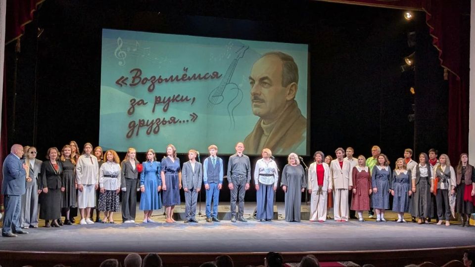 В Нижнем Тагиле прошёл масштабный фестиваль «Возьмемся за руки, друзья…», посвященный творчеству Булата Окуджавы!