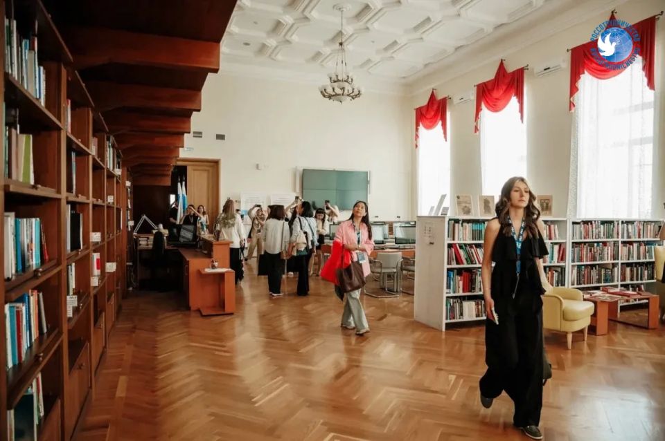 Редкие книги на шелке и «золотые» библиотеки: рассказываем как в Екатеринбурге стартовала программа «Новое поколение» — 2026 Редкие книги на шелке и «золотые» библиотеки: рассказываем как в Екатеринбурге стартовала программа «Новое поколение» — 2026