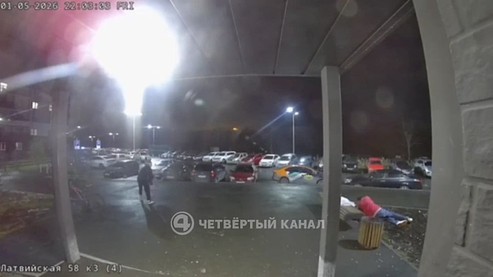 Полиция нашла пьяного уральца, избившего пенсионера у подъезда жилого дома в Екатеринбург