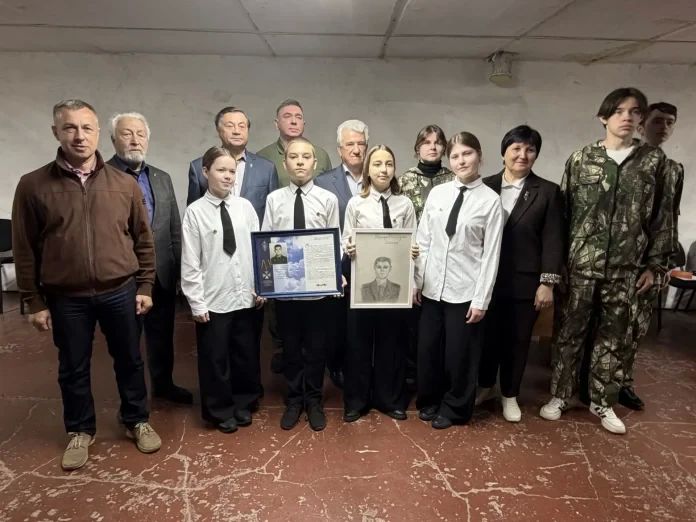 Екатеринбургские школьники почтили память героев Екатеринбургские школьники почтили память героев