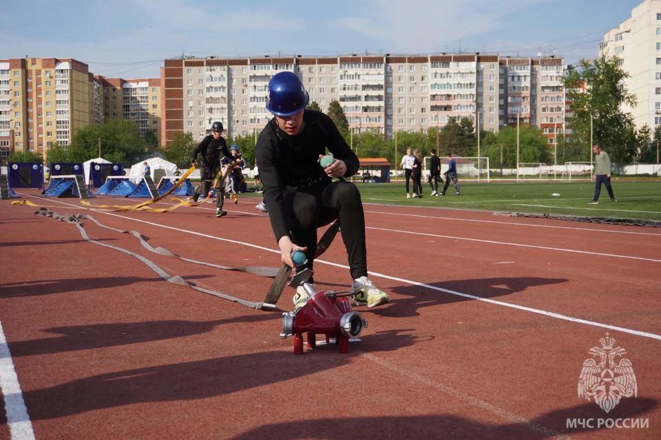 В Екатеринбурге завершился первый день областных соревнований по пожарно-спасательному спорту среди юношей и девушек, посвященные памяти пожарных-героев Чернобыля В Екатеринбурге завершился первый день областных соревнований по пожарно-спасательному спорту среди юношей и девушек, посвященные памяти пожарных-героев Чернобыля