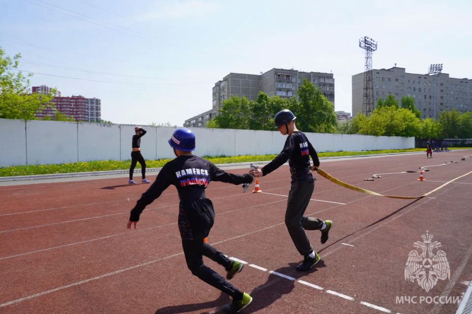 В Екатеринбурге завершился первый день областных соревнований по пожарно-спасательному спорту среди юношей и девушек, посвященные памяти пожарных-героев Чернобыля В Екатеринбурге завершился первый день областных соревнований по пожарно-спасательному спорту среди юношей и девушек, посвященные памяти пожарных-героев Чернобыля