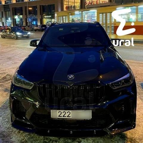 Пока екатеринбуржцы часами стоят в пробках и ждут убитые трамваи, ответственный за транспорт вице-мэр Рустам Галямов рассекает на люксовых авто