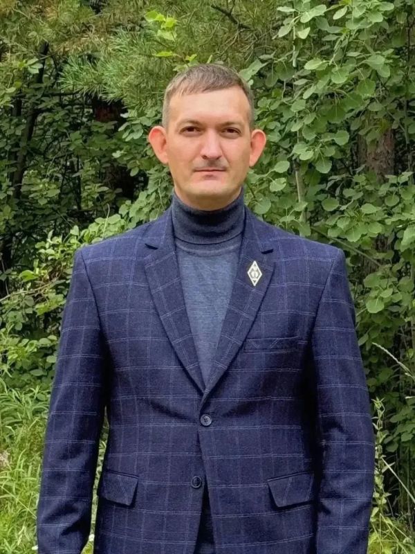 Денис Паслер поздравил лауреатов премий в сфере молодежной политики Свердловской области Денис Паслер поздравил лауреатов премий в сфере молодежной политики Свердловской области
