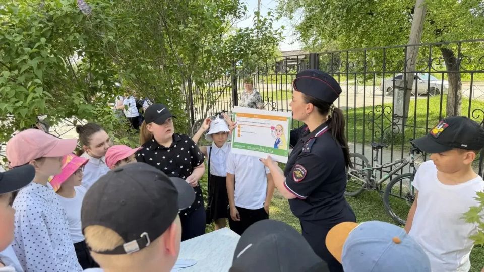 Сотрудники Госавтоинспекции проводят для юных жителей Урала познавательные квесты по правилам дорожного движения на свежем воздухе Сотрудники Госавтоинспекции проводят для юных жителей Урала познавательные квесты по правилам дорожного движения на свежем воздухе