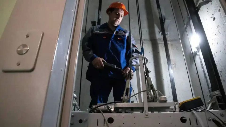 В Екатеринбурге за шесть лет заменили более 2,5 тысячи лифтов