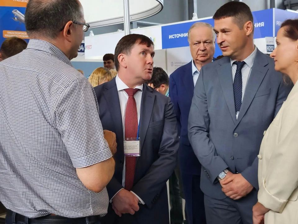В «Екатеринбург-ЭКСПО» стартовала первая форум-выставка «ХимТех Урал» В «Екатеринбург-ЭКСПО» стартовала первая форум-выставка «ХимТех Урал»