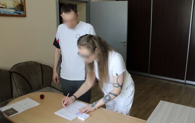 «Любовь за колючей проволокой» «Любовь за колючей проволокой»