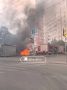 У ДК Лаврова в Екатеринбурге рядом с остановкой полыхает пожар