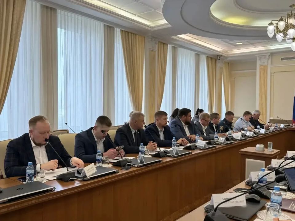Главный государственный инспектор безопасности дорожного движения Свердловской области Алексей Спиридонов принял участие в заседании правительственной комиссии по безопасности дорожного движения Главный государственный инспектор безопасности дорожного движения Свердловской области Алексей Спиридонов принял участие в заседании правительственной комиссии по безопасности дорожного движения
