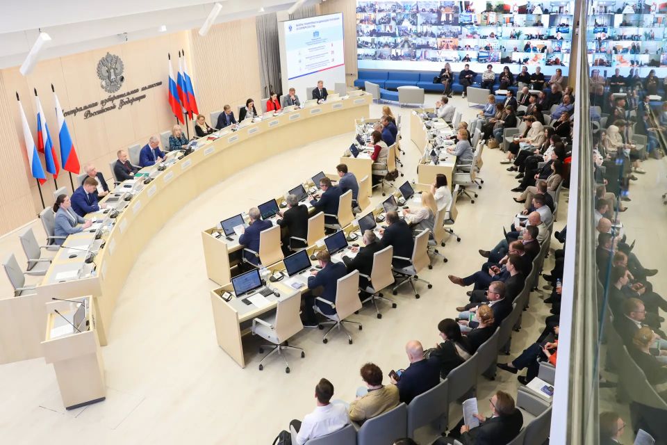 Политические партии готовятся к избирательной кампании: сегодня в ЦИК России прошло совещание по вопросам участия партий в выборах депутатов Государственной Думы