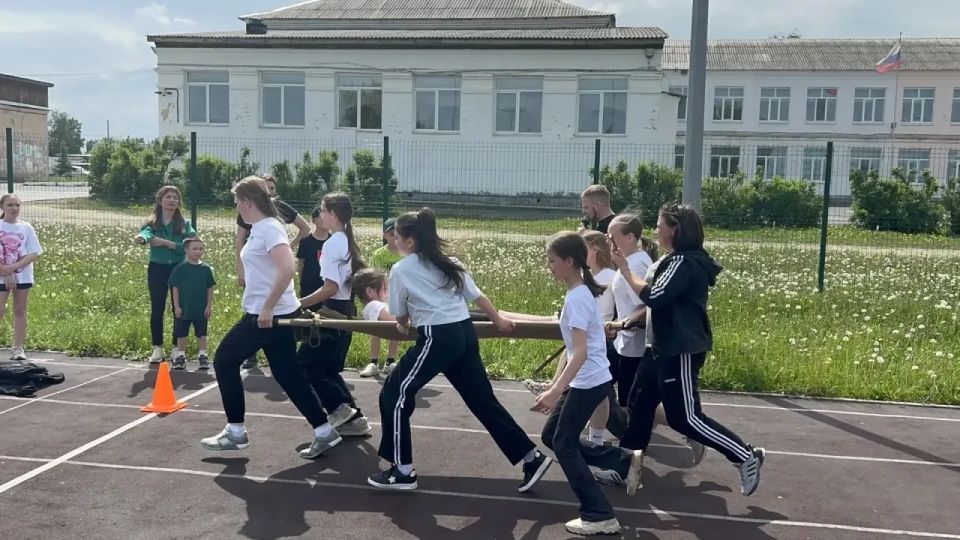 «Зарница» в Невьянске: сотрудники ИК-46, СИЗО-6 и Кировградской ВК сразились с семьями «Зарница» в Невьянске: сотрудники ИК-46, СИЗО-6 и Кировградской ВК сразились с семьями