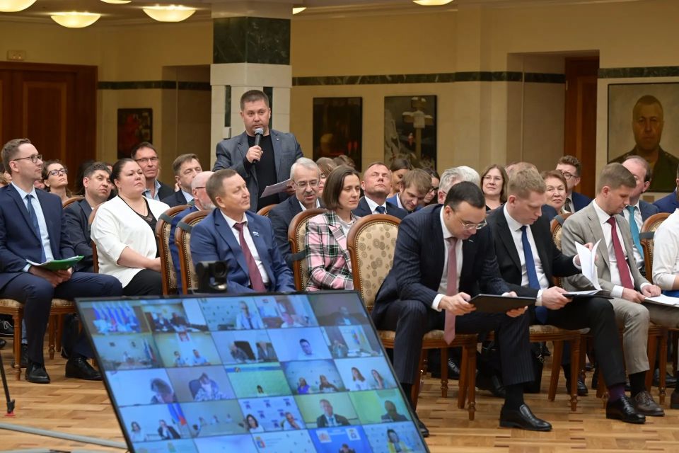 Денис Паслер в ходе мероприятий ко Дню российского предпринимательства поблагодарил уральское бизнес-сообщество за участие в жизни региона Денис Паслер в ходе мероприятий ко Дню российского предпринимательства поблагодарил уральское бизнес-сообщество за участие в жизни региона