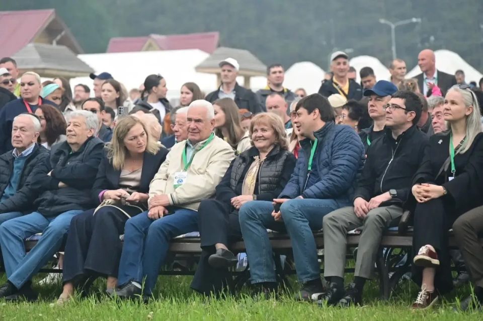 Денис Паслер поздравил участников областного Сабантуя в Кадниково Денис Паслер поздравил участников областного Сабантуя в Кадниково