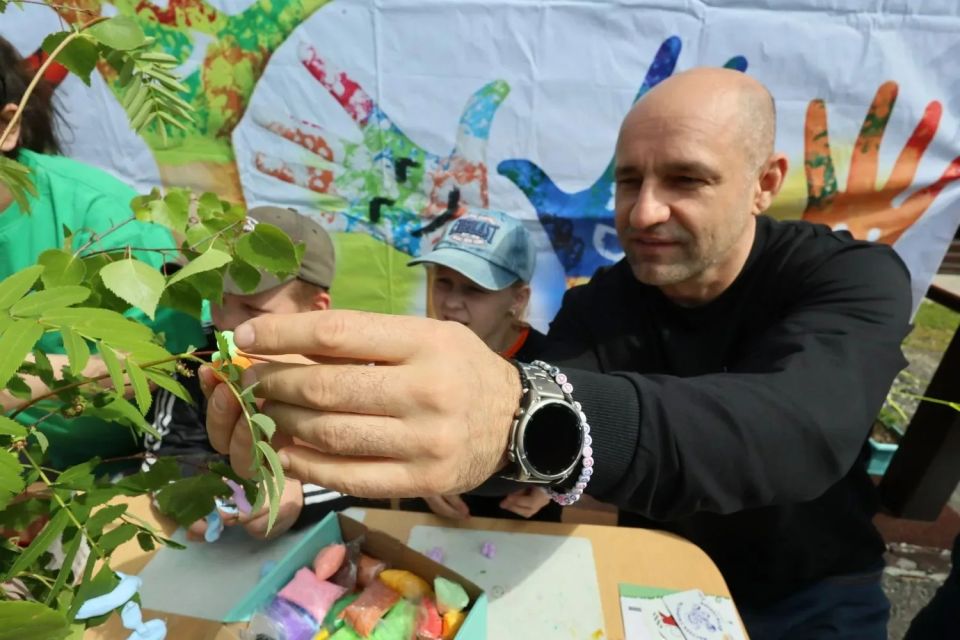 Артём Жога: Дети всегда должны улыбаться Артём Жога: Дети всегда должны улыбаться