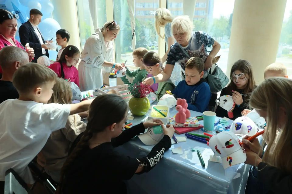 Артём Жога: Провел сегодня несколько встреч с детьми, зарядился энергией молодости и позитива Артём Жога: Провел сегодня несколько встреч с детьми, зарядился энергией молодости и позитива