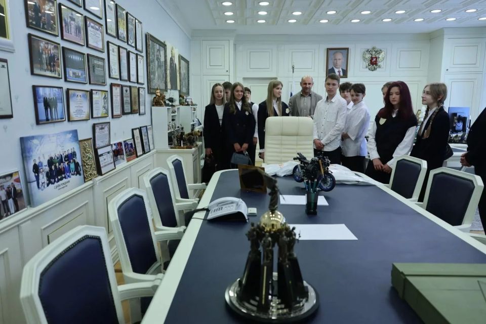 Артём Жога: Провел сегодня несколько встреч с детьми, зарядился энергией молодости и позитива Артём Жога: Провел сегодня несколько встреч с детьми, зарядился энергией молодости и позитива