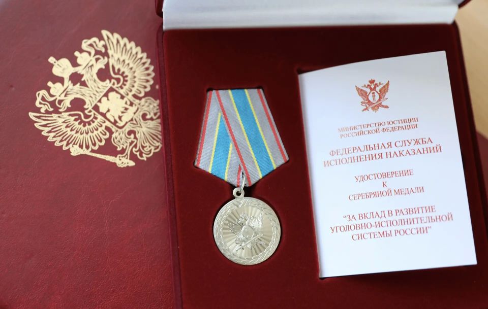 Главе Нижнего Тагила Вячеславу Пинаеву вручена серебряная медаль ФСИН России «За вклад в развитие уголовно-исполнительной системы России»