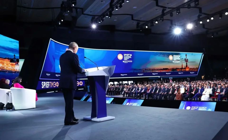 Денис Паслер: На пленарном заседании Петербургского международного экономического форума Президент России Владимир Владимирович Путин обозначил основные тенденции в мировой экономике и отметил достижения России и стран БРИКС Денис Паслер: На пленарном заседании Петербургского международного экономического форума Президент России Владимир Владимирович Путин обозначил основные тенденции в мировой экономике и отметил достижения России и стран БРИКС