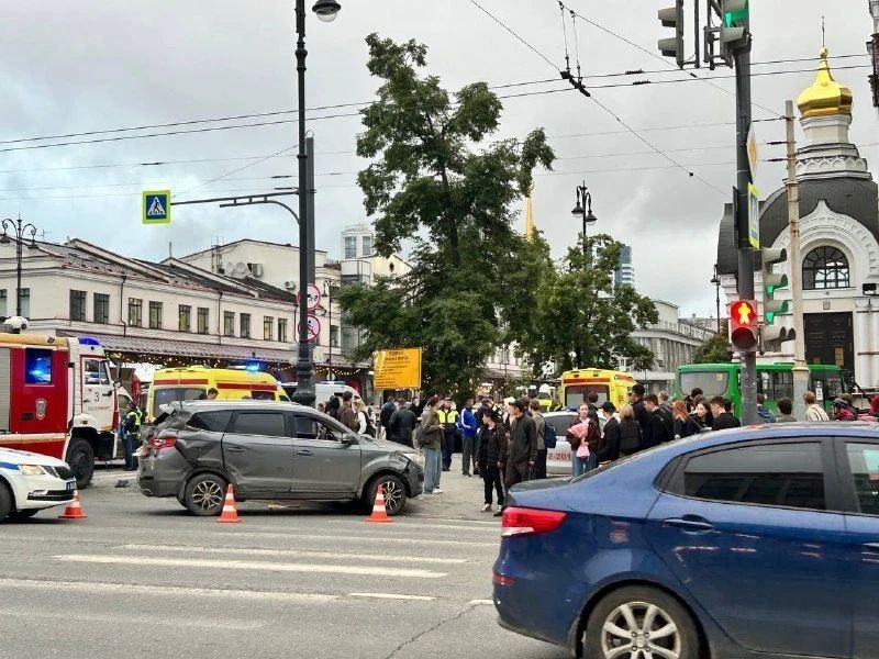 Один ребёнок и трое взрослых погибли из-за наезда маршрутки на пешеходов в Екатеринбурге Один ребёнок и трое взрослых погибли из-за наезда маршрутки на пешеходов в Екатеринбурге