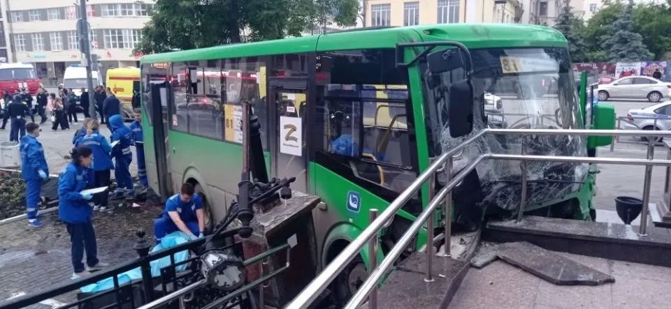 4 человека погибли под колёсами автобуса в Екатеринбурге 4 человека погибли под колёсами автобуса в Екатеринбурге