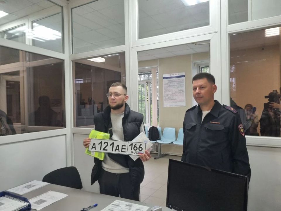 В Свердловской области Госавтоинспекция приступила к выдаче госномеров с новым кодом региона «166» В Свердловской области Госавтоинспекция приступила к выдаче госномеров с новым кодом региона «166»