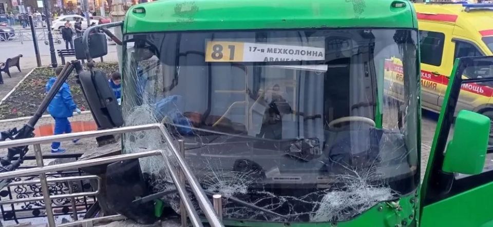 4 человека погибли под колёсами автобуса в Екатеринбурге 4 человека погибли под колёсами автобуса в Екатеринбурге