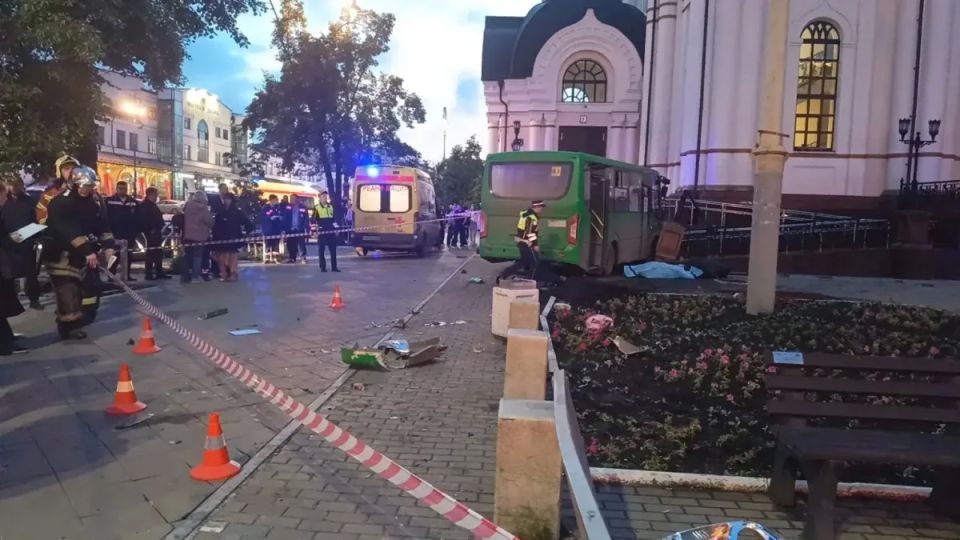 Полиция установила личности погибших и задержала водителя после смертельного ДТП в центре Екатеринбурга