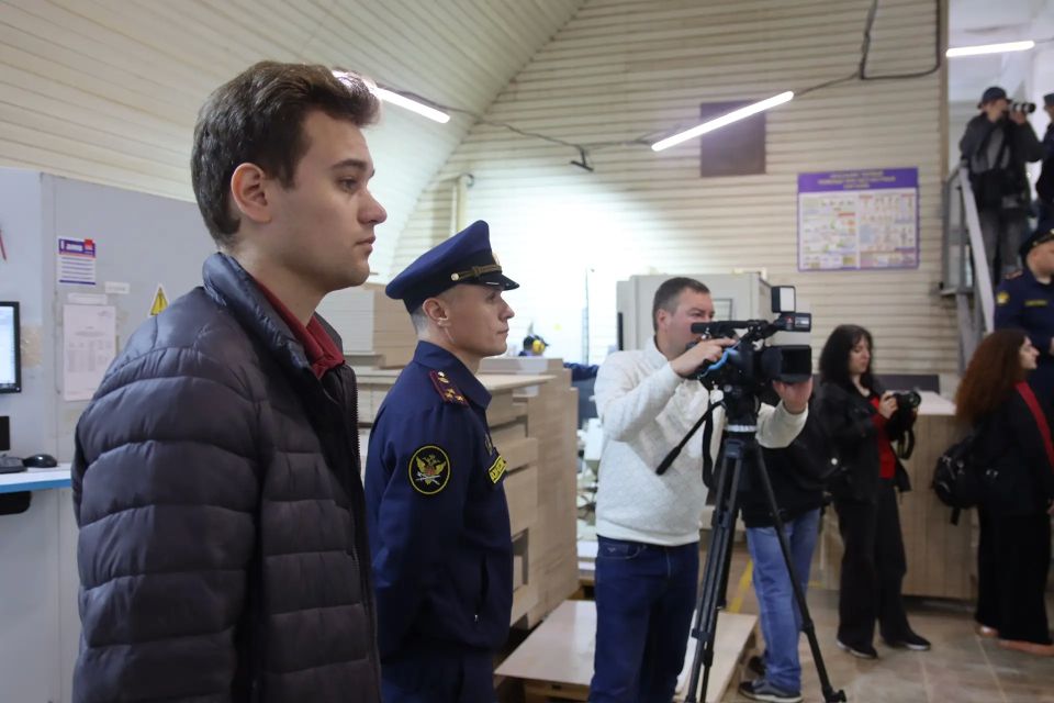 Журналисты семи СМИ побывали на производстве в екатеринбургской ИК-10 Журналисты семи СМИ побывали на производстве в екатеринбургской ИК-10