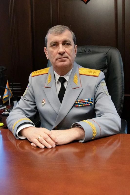 Поздравление начальника Главного управления МЧС России по Свердловской области Виктора Теряева с Днём России!