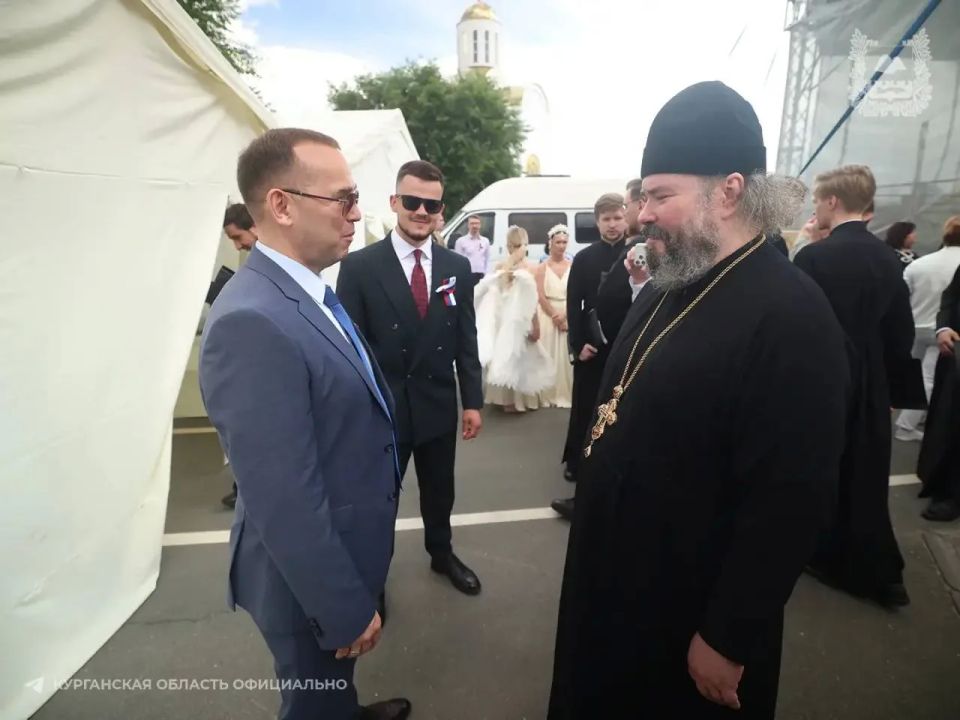 Губернаторы УрФО в День России – Екатеринбург, Челябинск, Курган Губернаторы УрФО в День России – Екатеринбург, Челябинск, Курган