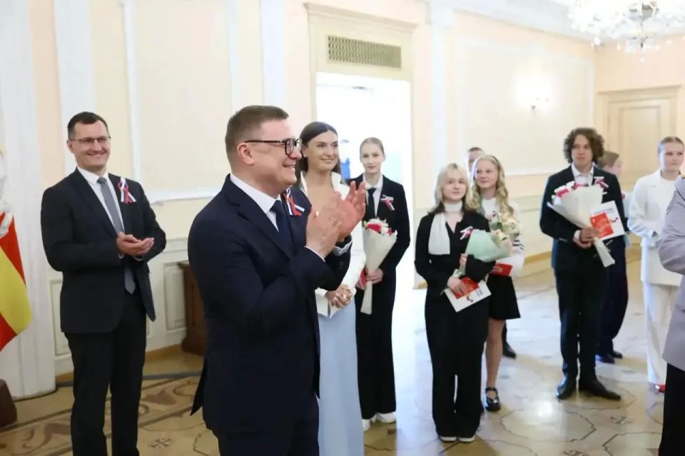 Губернаторы УрФО в День России – Екатеринбург, Челябинск, Курган Губернаторы УрФО в День России – Екатеринбург, Челябинск, Курган