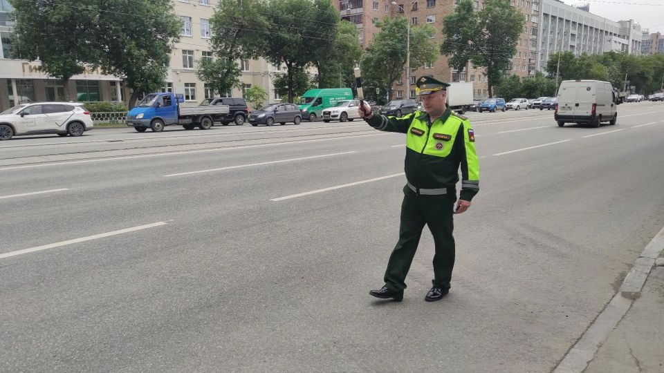 Военнослужащие ЦВО в День России провели акцию «Моя Родина – моя сила!» в Екатеринбурге Военнослужащие ЦВО в День России провели акцию «Моя Родина – моя сила!» в Екатеринбурге